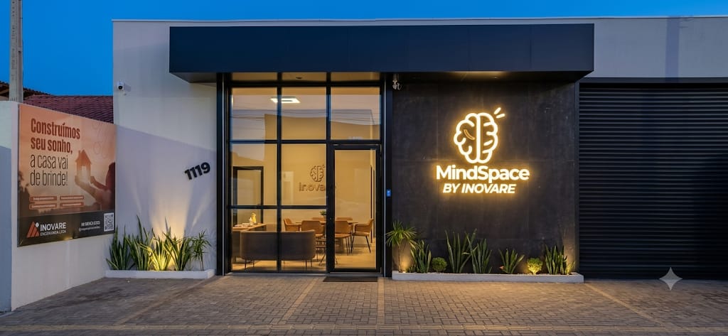 Fachada da sede da Inovare Engenharia e do MindSpace by Inovare em Teresina-PI ao entardecer